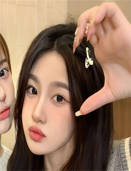 全面解析：《欢愉主妇》番外的补充叙事与世界观扩展——理解人物的深度分析